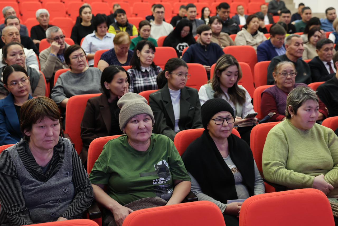 Аким города провёл отчётную встречу с жителями села Кенжеколь