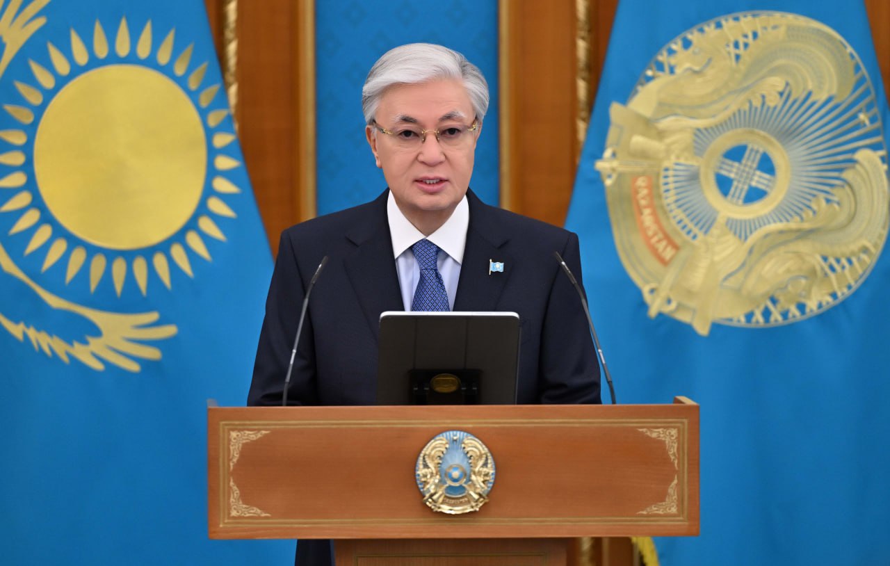 Глава государства поздравил работников энергетической отрасли с профессиональным праздником