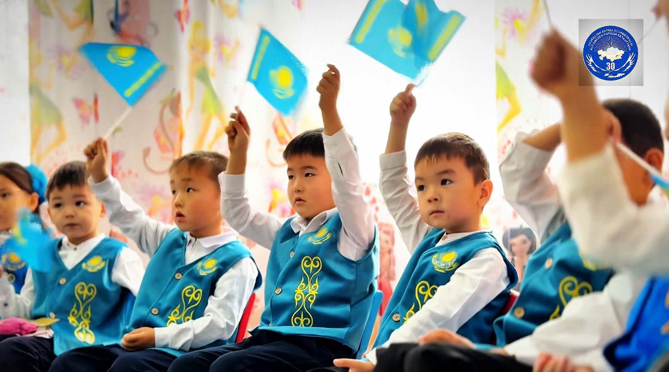 В Талдыкоргане прошла патриотическая акция «Один флаг - одна Родина»