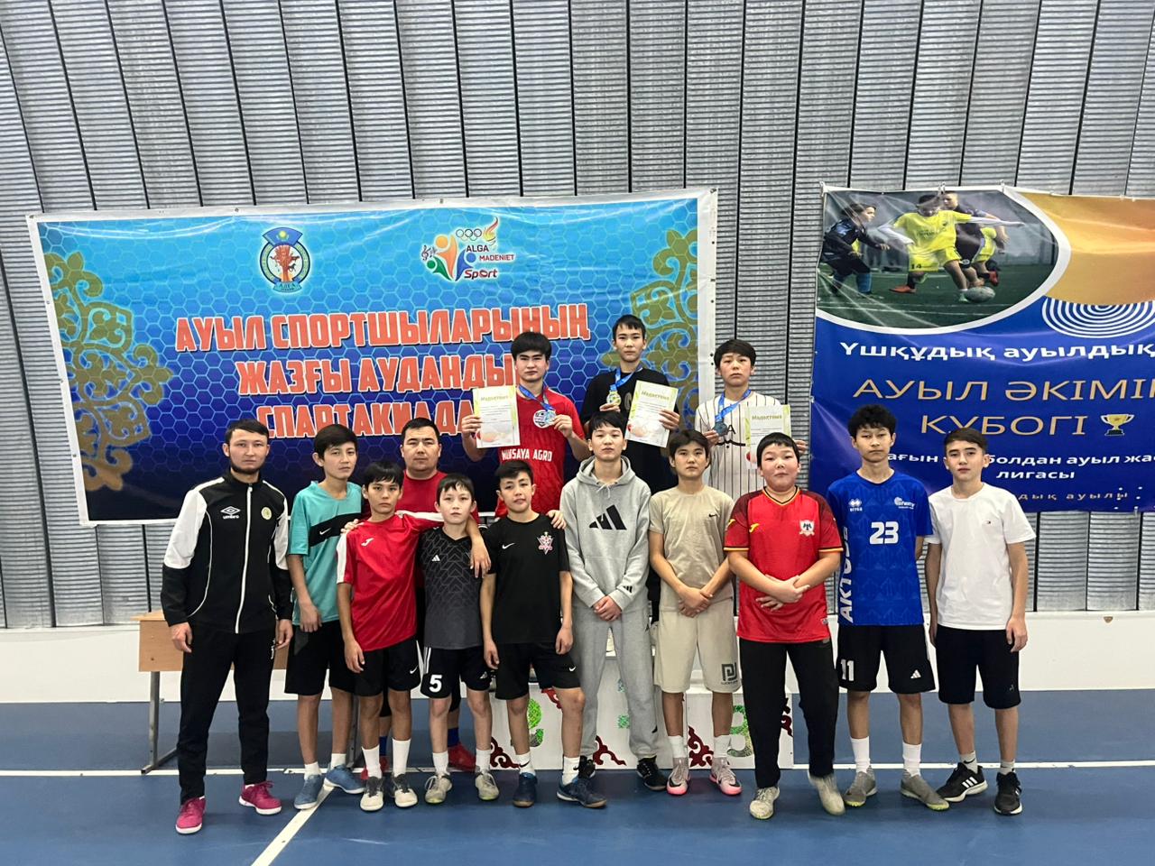 Үшқұдық спорт кешенінде 16 желтоқсан – Қазақстан Республикасының Тәуелсіздік күніне орай оқушылар арасында үстел теннисінен жарыс өткізілді.