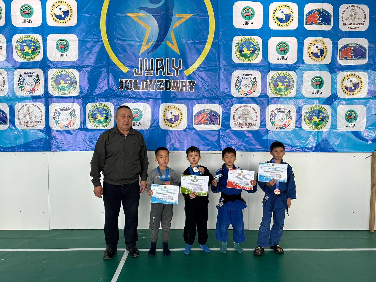 16 желтоқсан – Қазақстан Республикасының Тәуелсіздік күніне орай дзюдодан аудандық ашық турнир өтті.