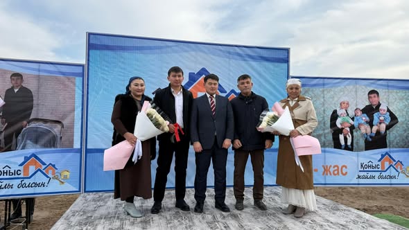 ТӘУЕЛСІЗДІК КҮНІ ҚАРСАҢЫНДАҒЫ ҚОС ҚУАНЫШ: ШАРДАРАДА ҮШЕМДЕРГЕ ЖАҢА ҮЙ КІЛТТЕРІ ТАБЫСТАЛДЫ!