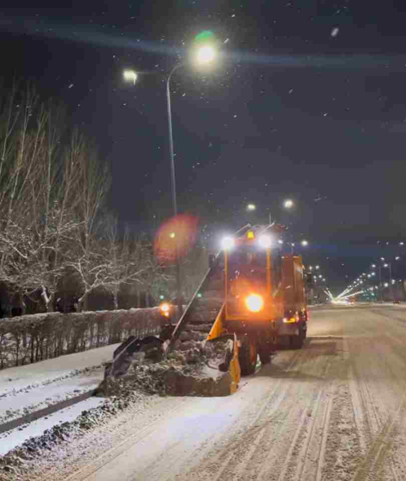Город засыпает, просыпаются коммунальные службы
