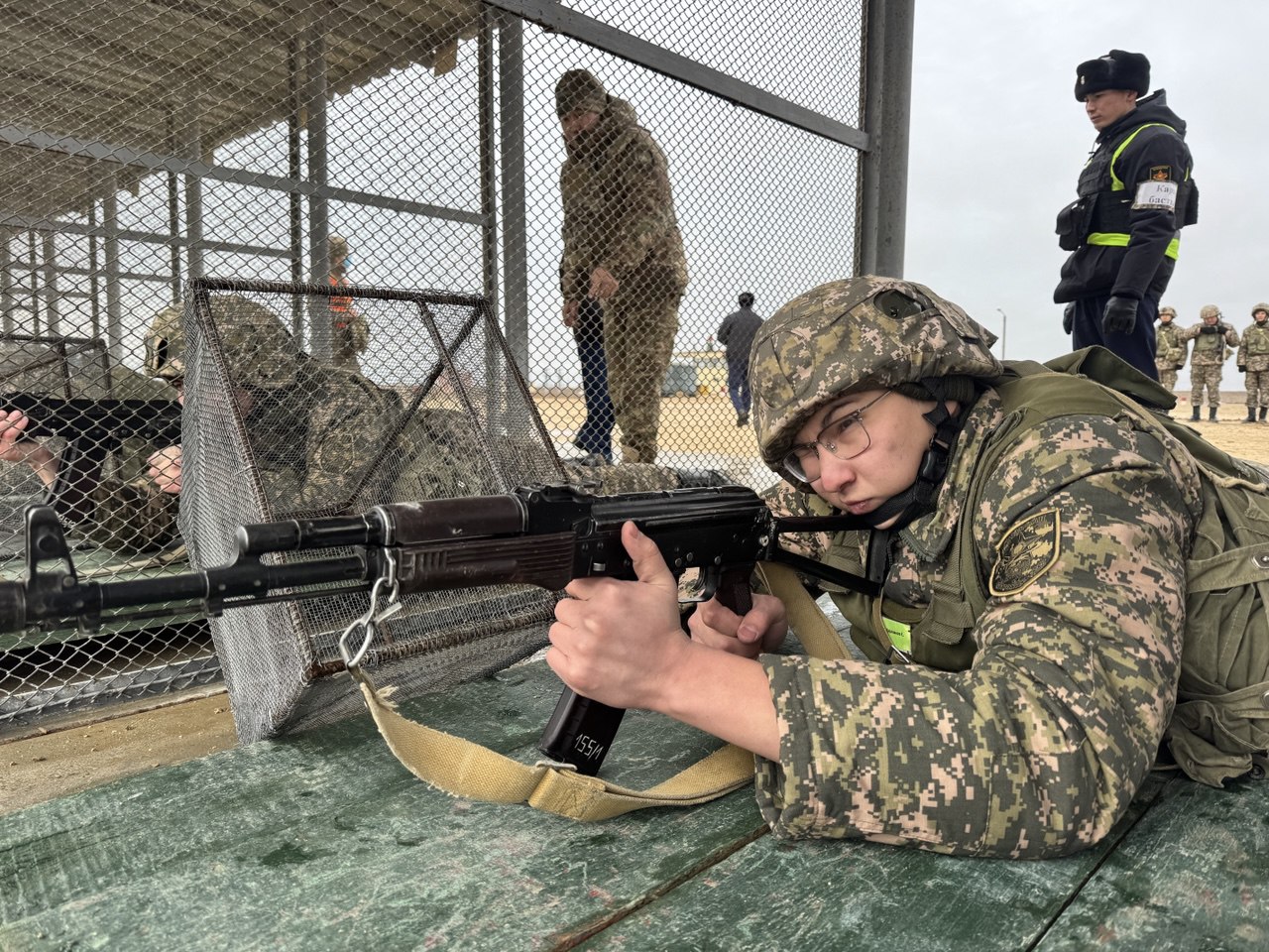 Әскери-теңіз күштерінің матростары алғаш рет АК-74 автоматыннан оқ атты