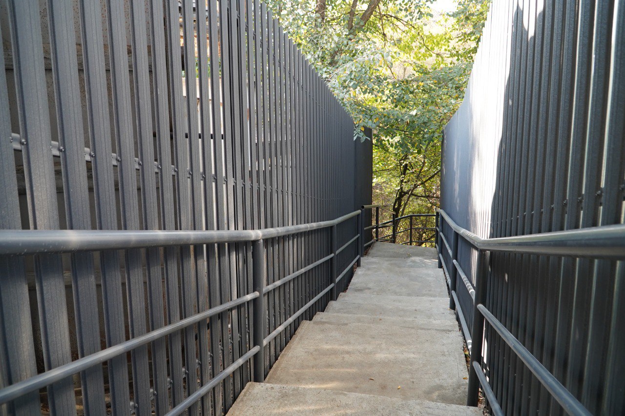 В Медеуском районе завершены работы по обновлению лестниц