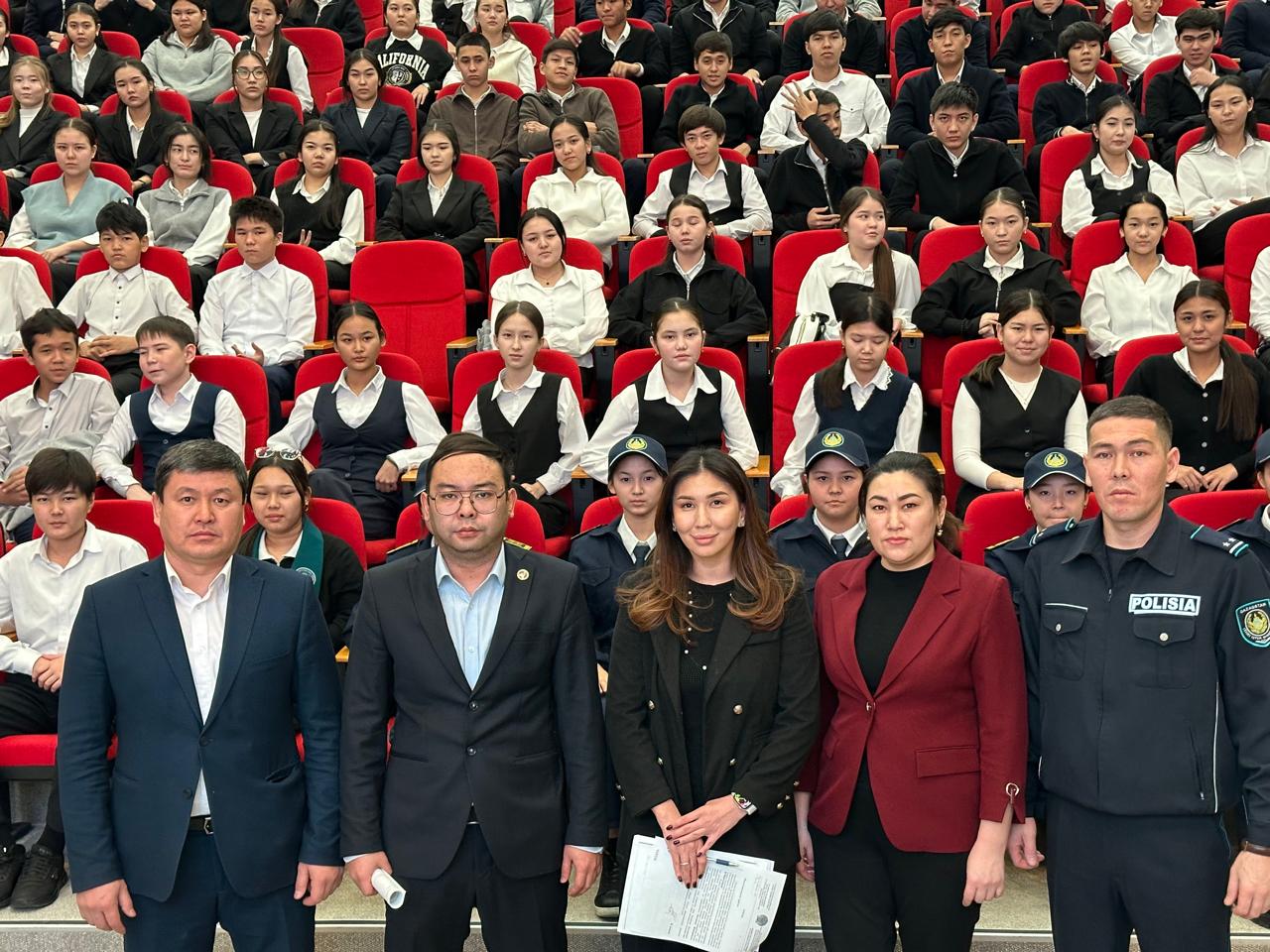 Жамбыл облысы Әділет департаментінің бас мамандары мектеп оқушыларына  «Буллинг және Кибербуллинг» атты тақырыпта кездесу өткізді.