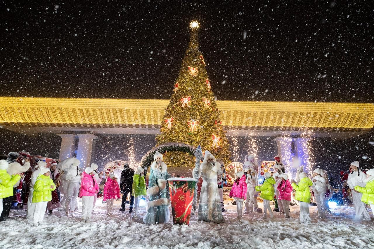 Алматы қаласының барлық аудандарында жаңа жылдық шыршалардың шамдары бір мезгілде жағылады