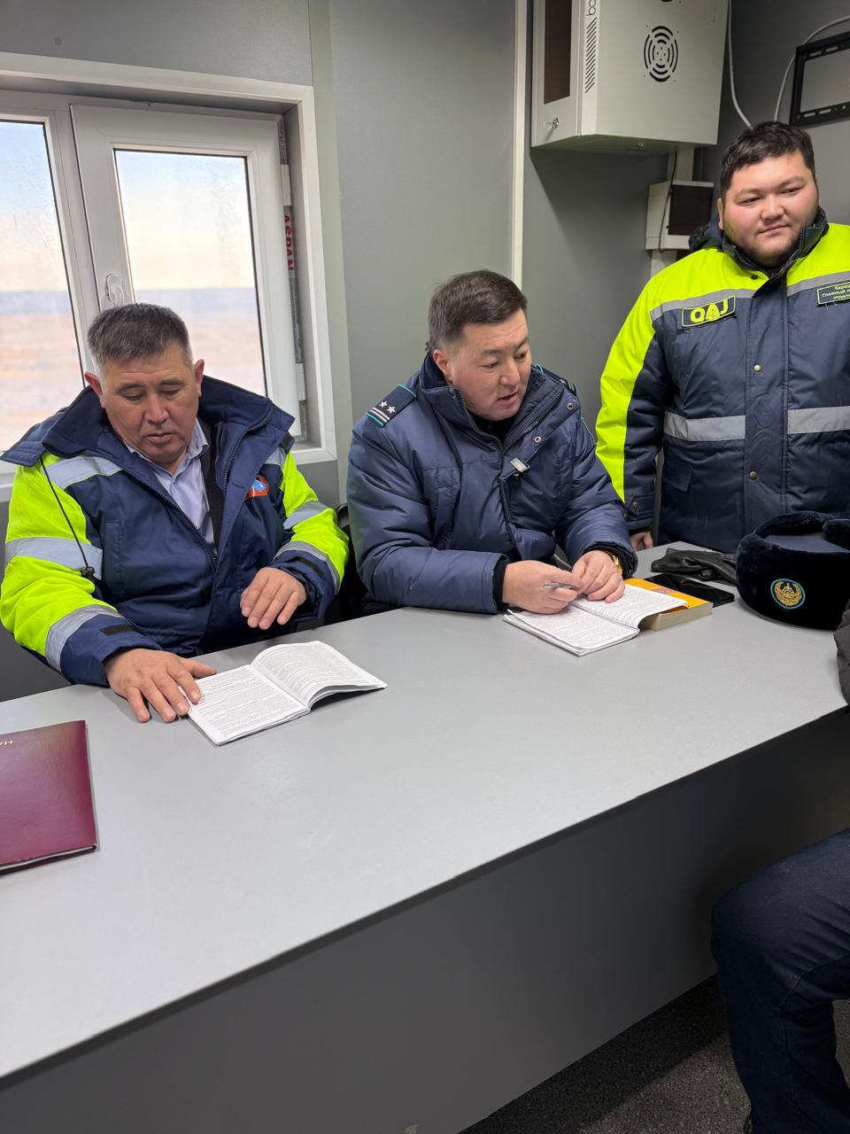 Cотрудники полиции на автодороге Жезказган – Караганда организовали мобильный приёмный пункт