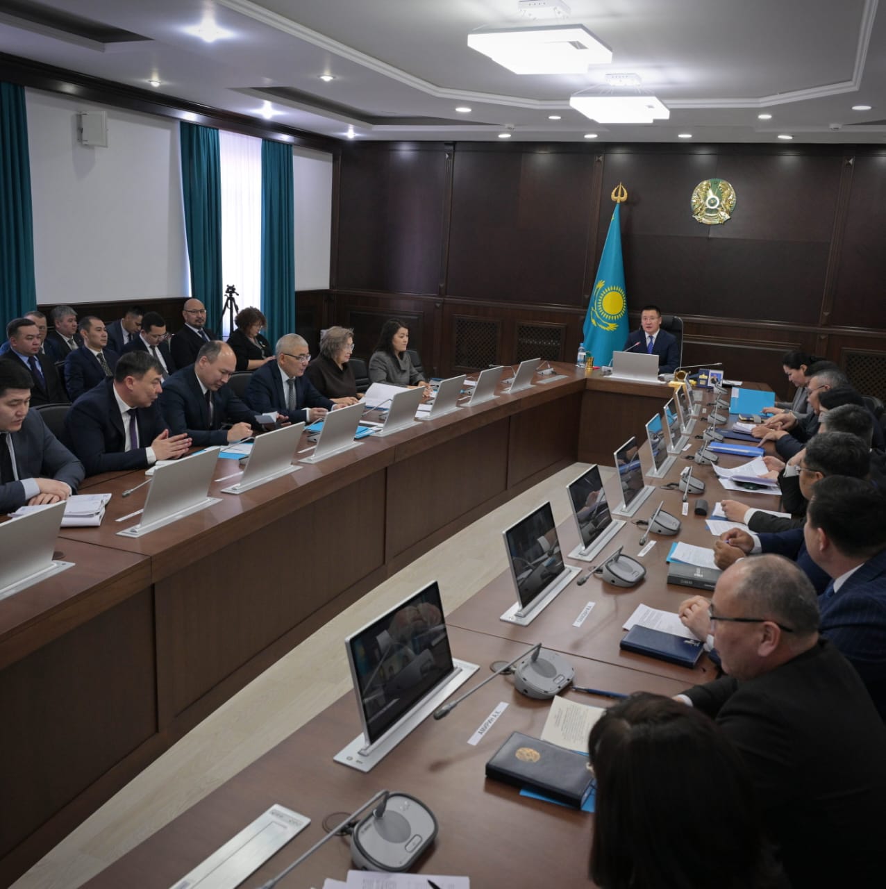 Бүгін облыс әкімдігінде өңірдің әлеуметтік-экономикалық дамуының 11 айдағы қорытындылары және 2025 жылғы қаңтар-желтоқсан айларындағы күтілетін нәтижелер қаралды