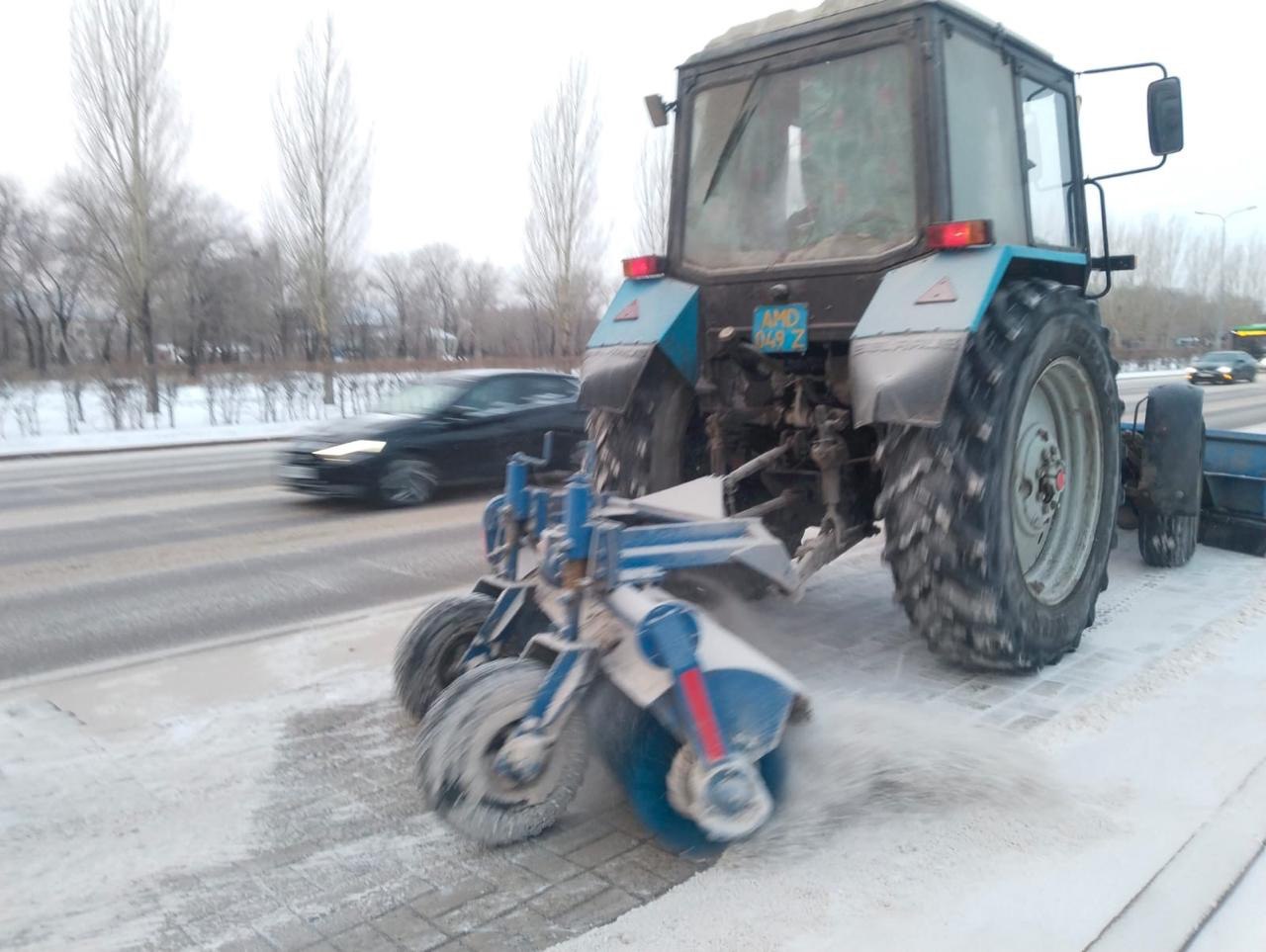 Более 1 300 единиц спецтехники задействованы в снегоуборке в Астане