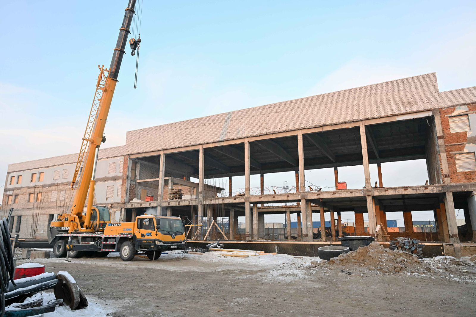 Семейдегі теміржол вокзалының ғимараты жаңғыртылып жатыр