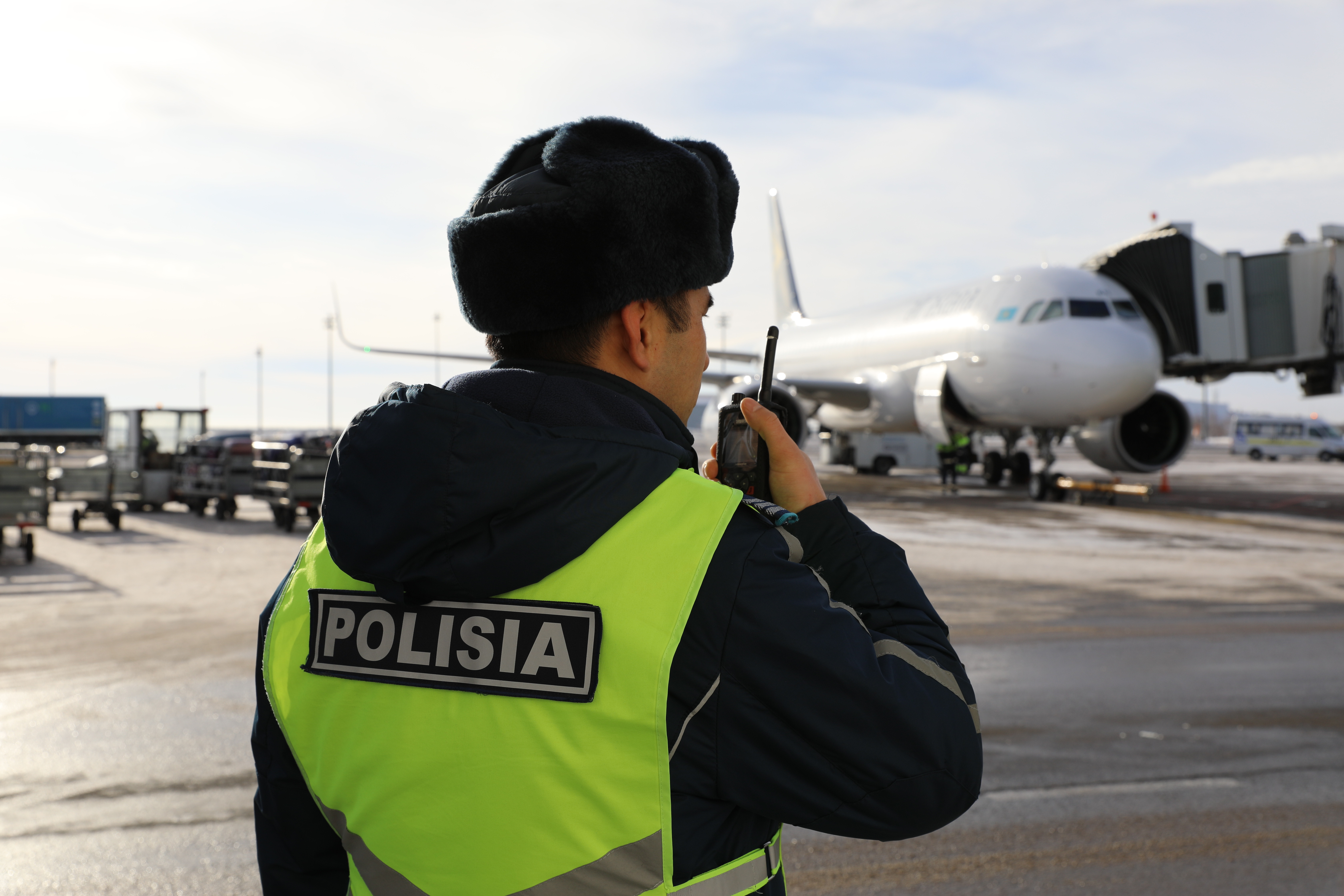 Транспортные полицейские привлекли к ответственности 53-летнего жителя г.Актобе за грубое нарушение общественного порядка в аэропорту