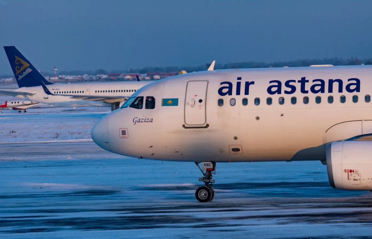 Иностранный пассажир снят с рейса за курение на борту самолета