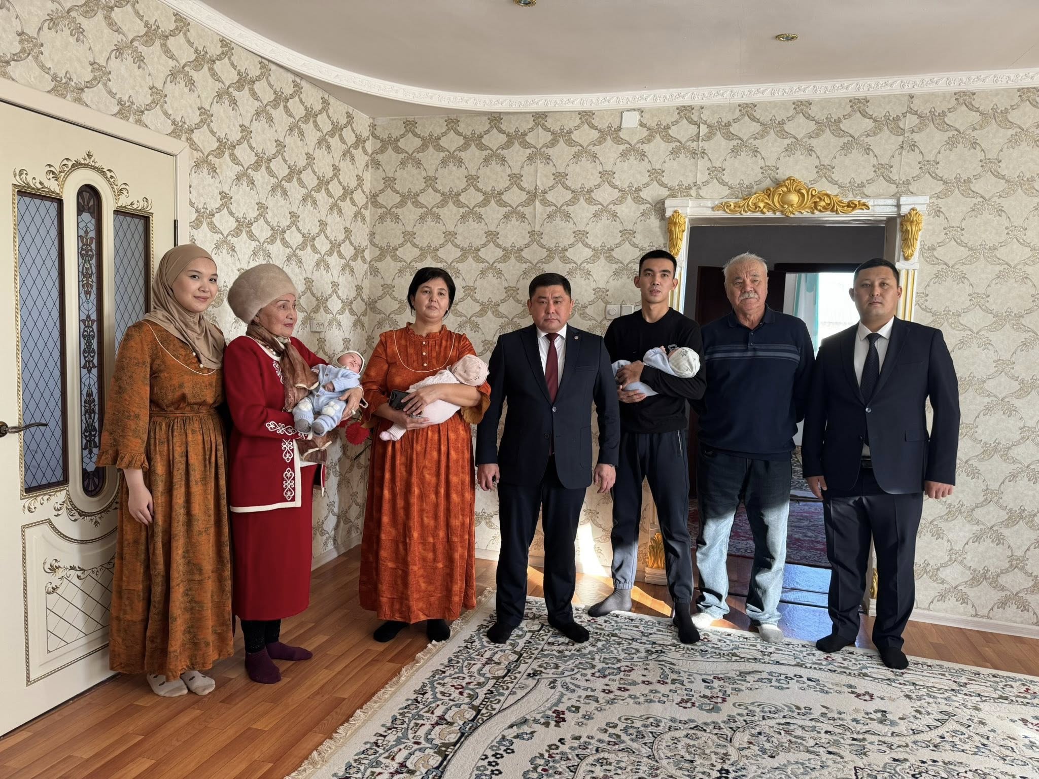 Төретам кентінде үшемді дүниеге әкелген анаға құрмет көрсетілді