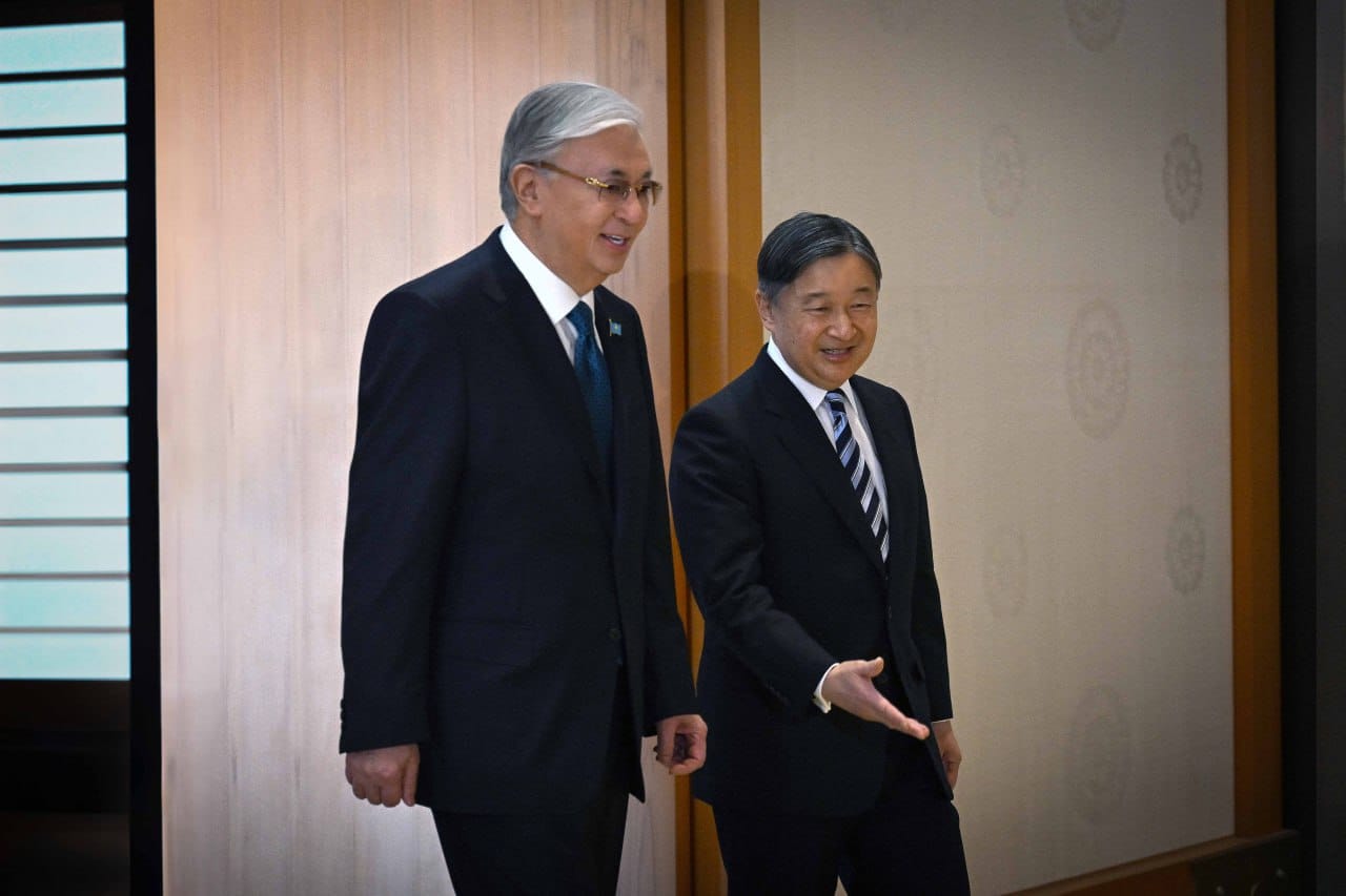 Глава государства провел встречу с Императором Японии Нарухито