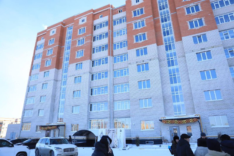 🏠🗝️ Жильцам ЖК «Exclusive», ранее являвшегося долгостроем, в День Независимости вручили ключи от квартир!