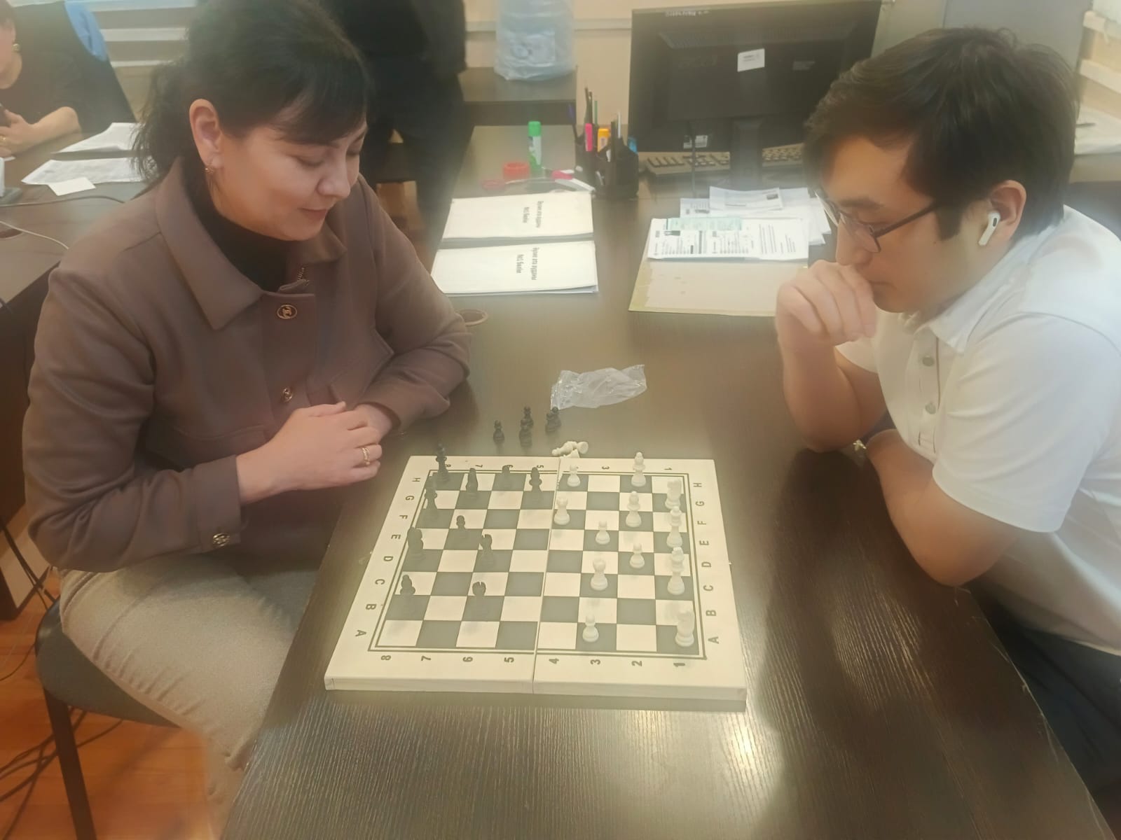 Жамбыл облысы Әділет департаментінің қызметкерлері «Мемлекеттік тілді нығайту мен дамыту» тақырыбында семинар өткізді,, сондай-ақ бөлім қызметкерлері арасында шахматтан турнир өтті.