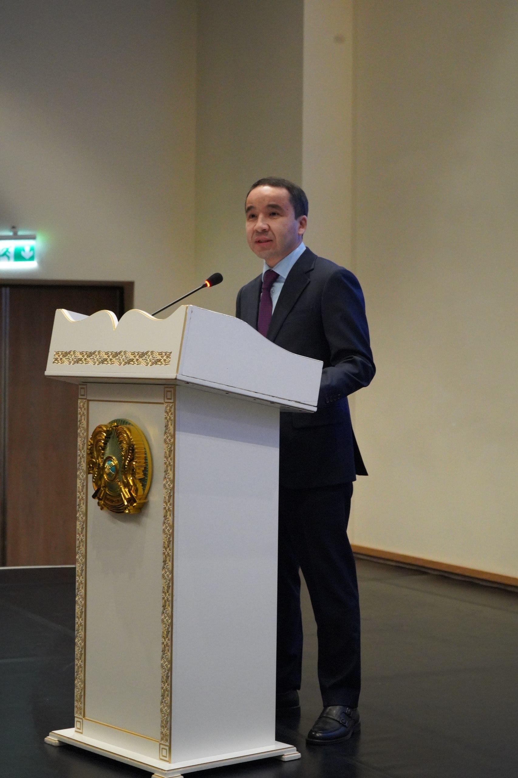 Аким города Косшы Азамат Капышев встретился с жителями города