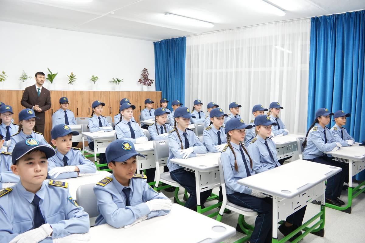 Полицейский класс "Жас сақшы" открылся в Карагандинской области