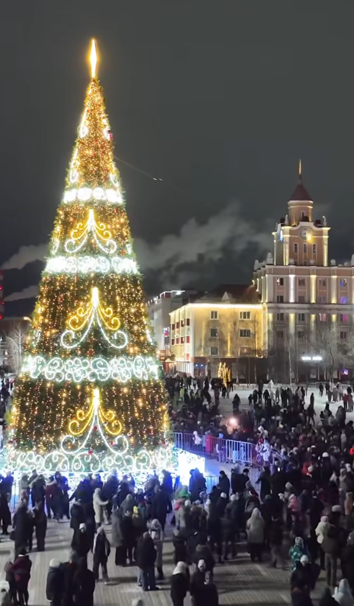Қостанайда басты шыршаның шамдары жағылып мерекелік шаралар басталды