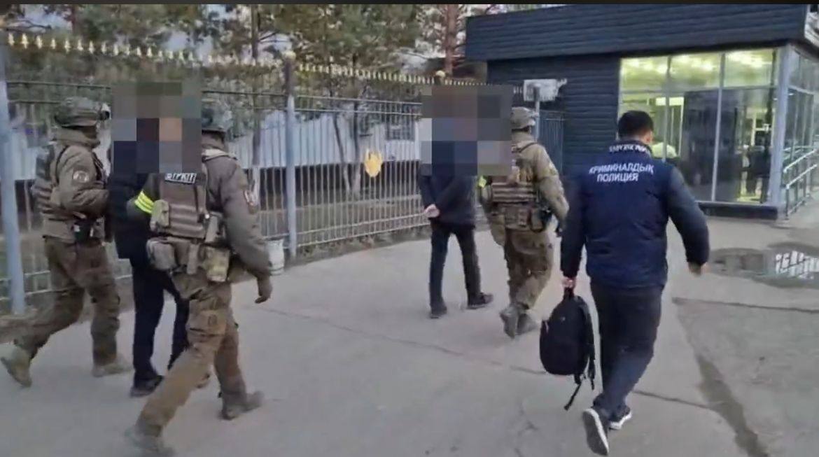 Оралда жеке үйлерден ұрлық жасады деген күдікпен ер адам ұсталды