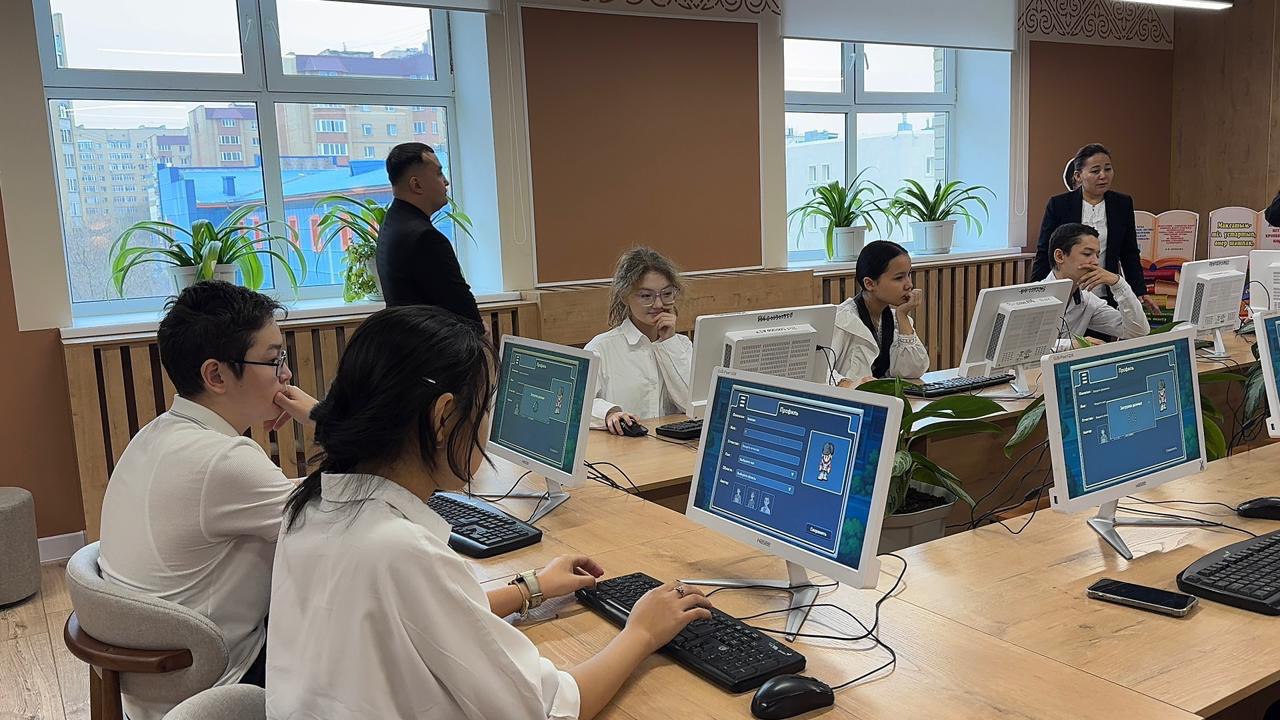 «Заң және тәртіп»: елордалық оқушылар арасында «Qarzhy Saqshysy» ойыны өтіп жатыр