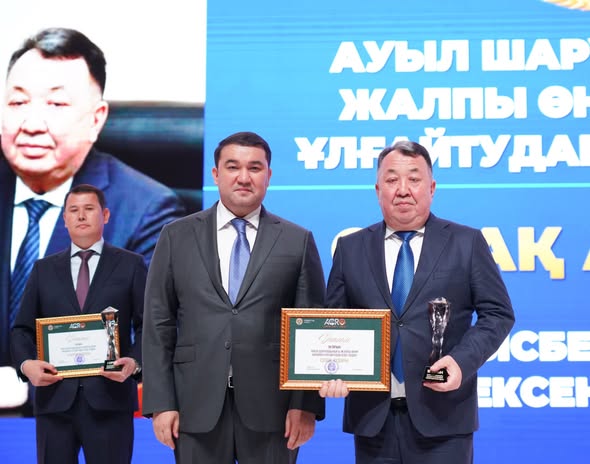 СОЗАҚ АУДАНЫ АУЫЛ ШАРУАШЫЛЫҒЫ ЖАЛПЫ ӨНІМ КӨЛЕМІН ҰЛҒАЙТУДАН ОЗАТ АУДАН АТАНДЫ