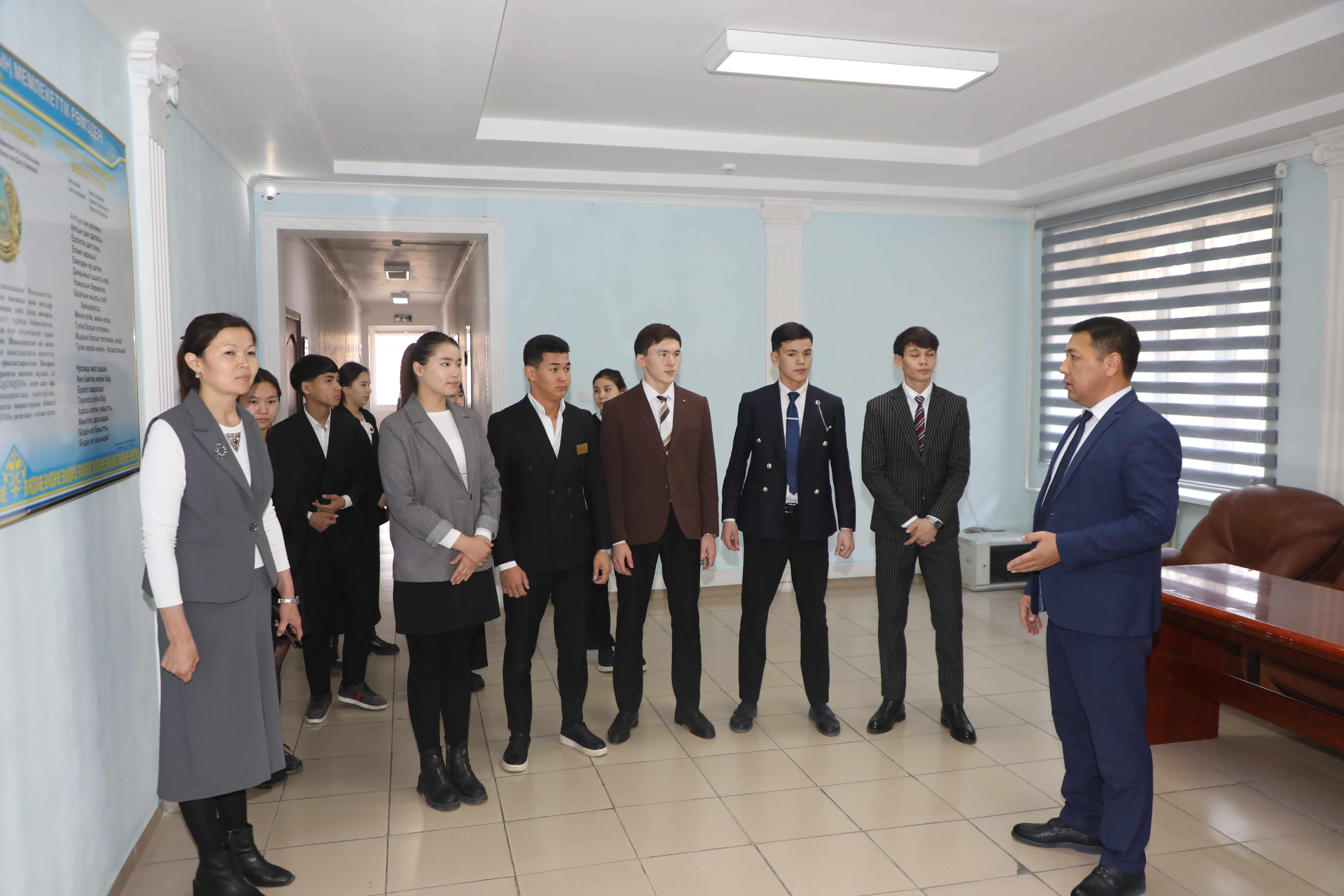 ОҚУШЫЛАР МЕМЛЕКЕТТІК ҚЫЗМЕТТІҢ ҚЫР-СЫРЫМЕН ТАНЫСТЫ