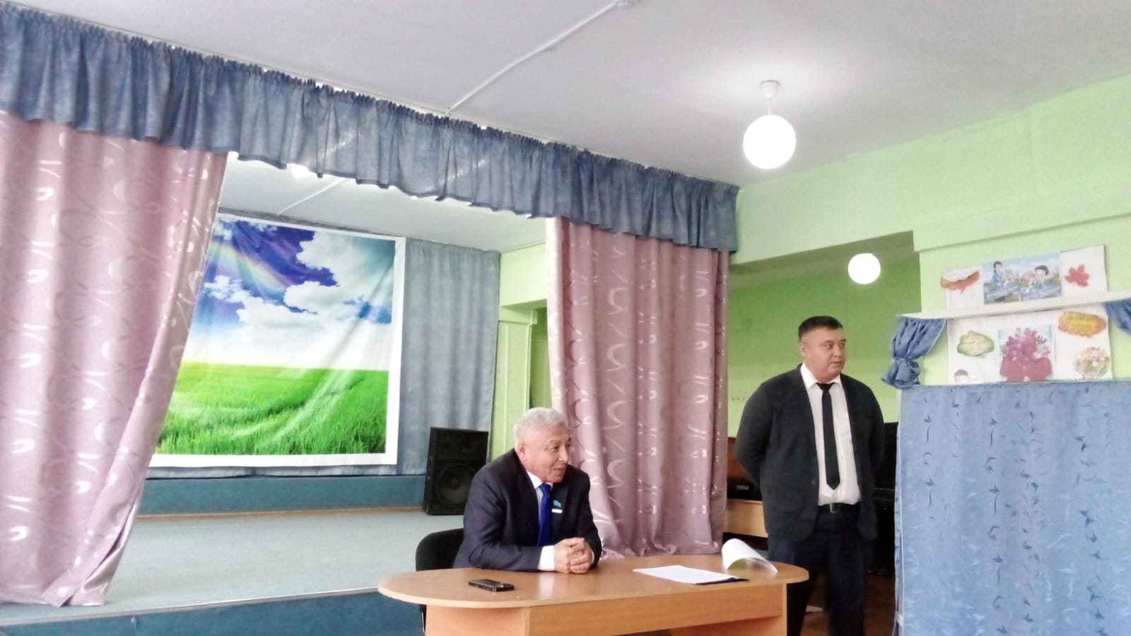 1 декабря 2025 года в Ильинском сельском округе состоялась встреча председателя маслихата Есильского района Туткушева Е.М. и акима Ильинского сельского округа Майнакова Ж.М. с населением по итогам форума сельских акимов.