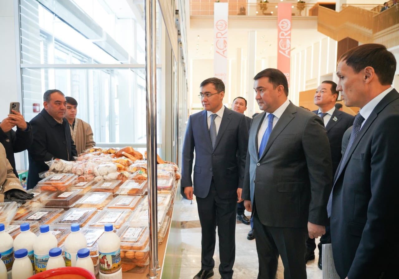 В ТУРКЕСТАНСКОЙ ОБЛАСТИ ПОЧЕТНЫМИ ЗНАКАМИ ОТМЕТИЛИ РАБОТНИКОВ СЕЛЬСКОГО ХОЗЯЙСТВА