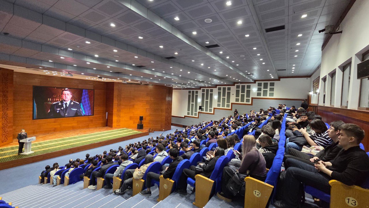 Елордалық студенттерге цифрлық қауіпсіздікті сақтау және интернет-алаяқтардан қорғану жолдары түсіндірілді