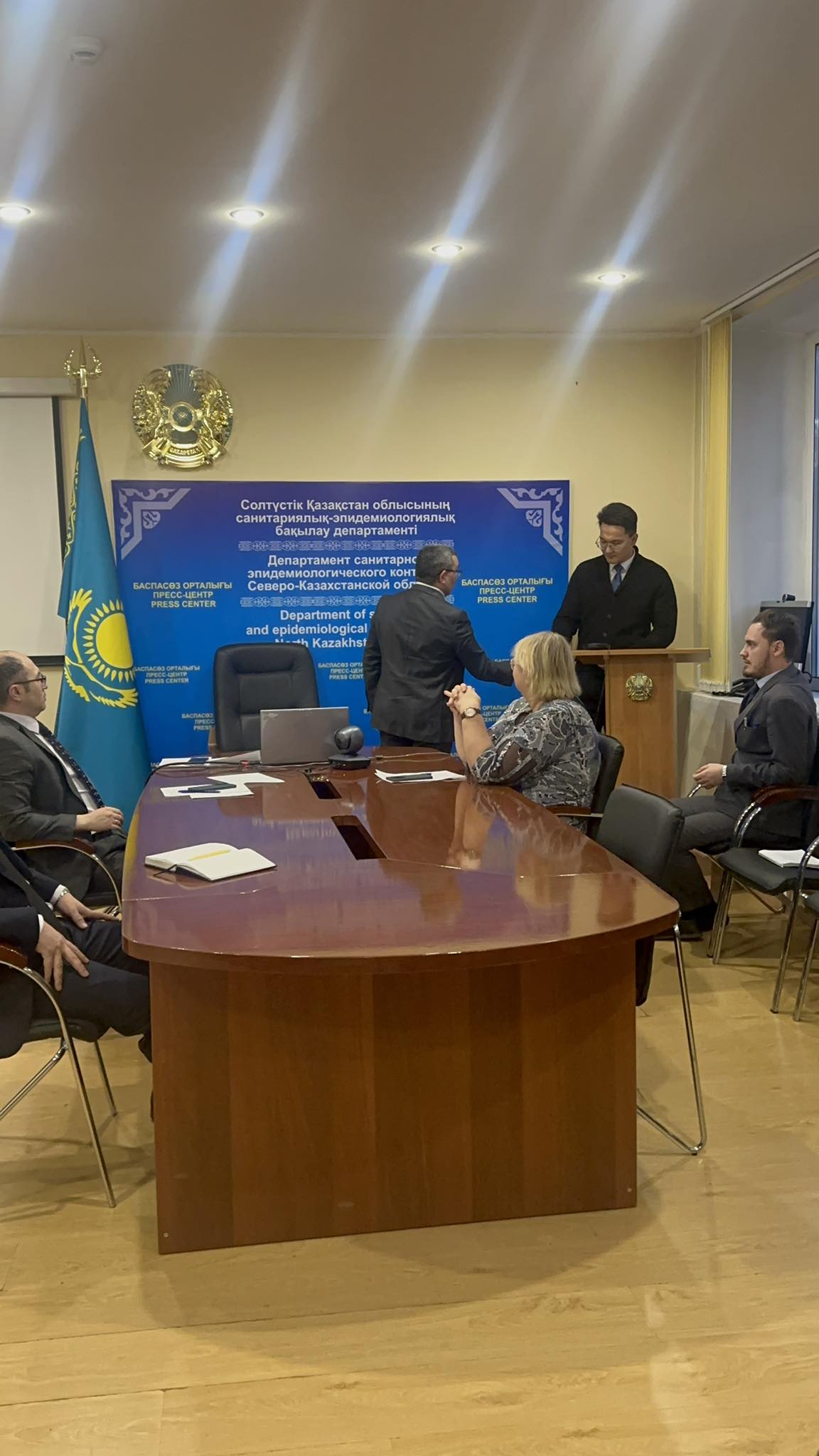 На аппаратном совещании: присяга государственного служащего