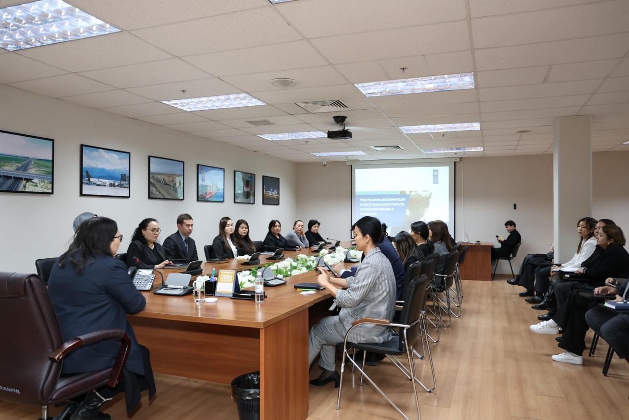 Қазақстандағы БҰҰДБ өкілі Министрлік қызметкерлеріне дәріс өткізді