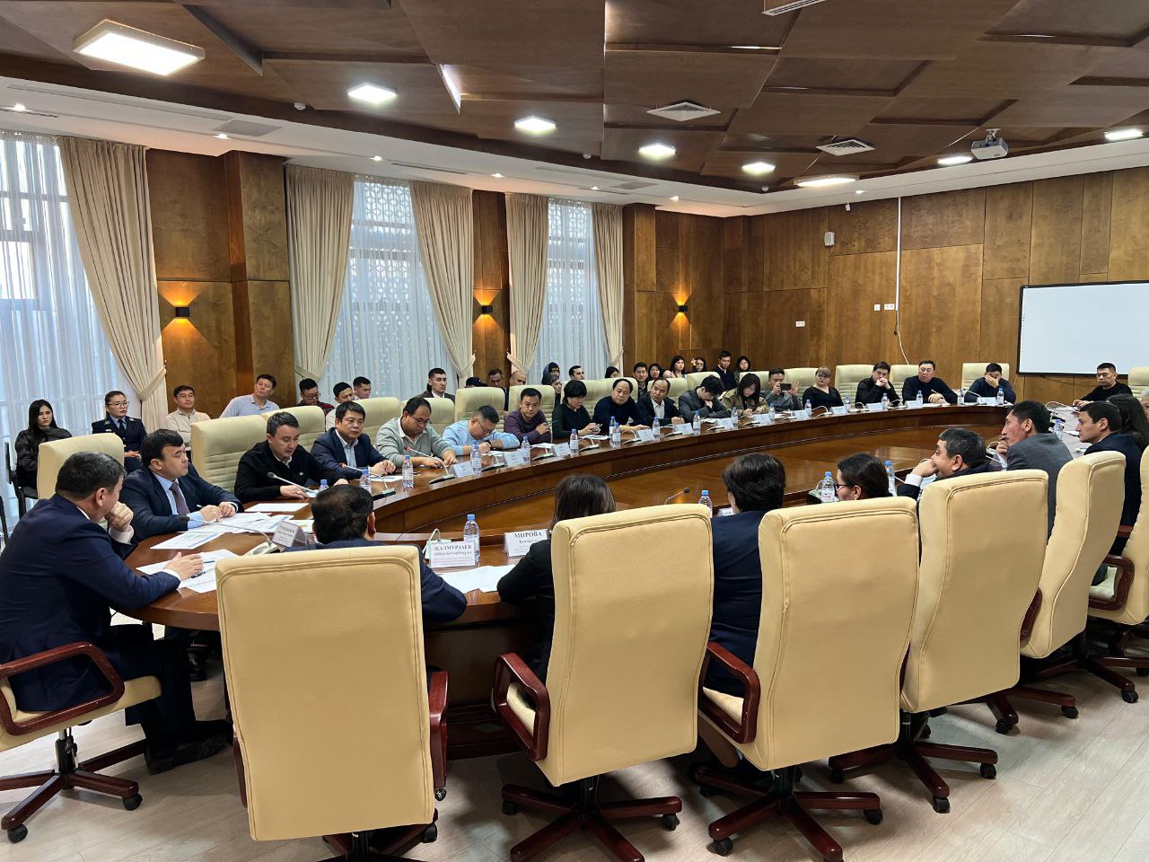 ШЕТЕЛДІК ЕҢБЕК КҮШІН ТАРТУ ТӘРТІБІ ҚАРАЛДЫ