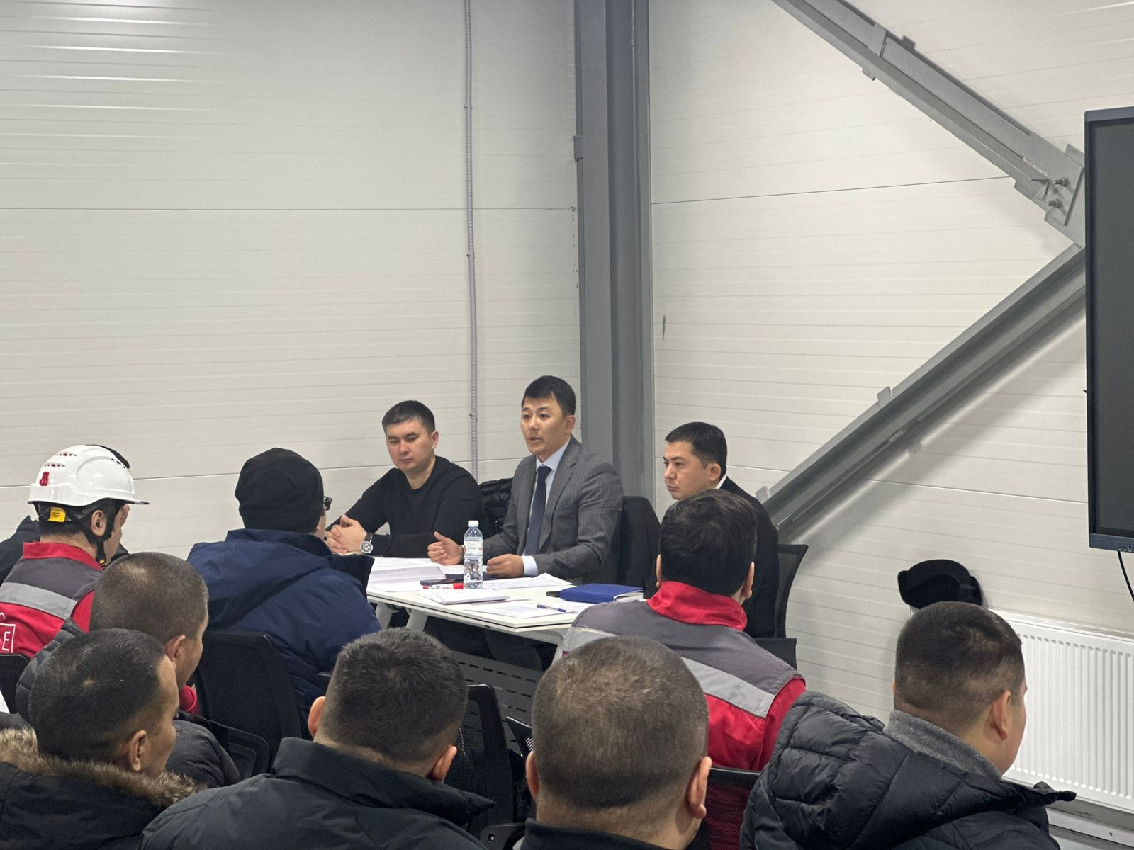 Еңбек инспекциясы департаменті, қалалық кәсіподақ орталығымен бірлесіп және «Мемлекеттік аннуитеттік компания» АҚ қатысуымен жұмыс берушілермен жұмыс жиналыс өткізілді