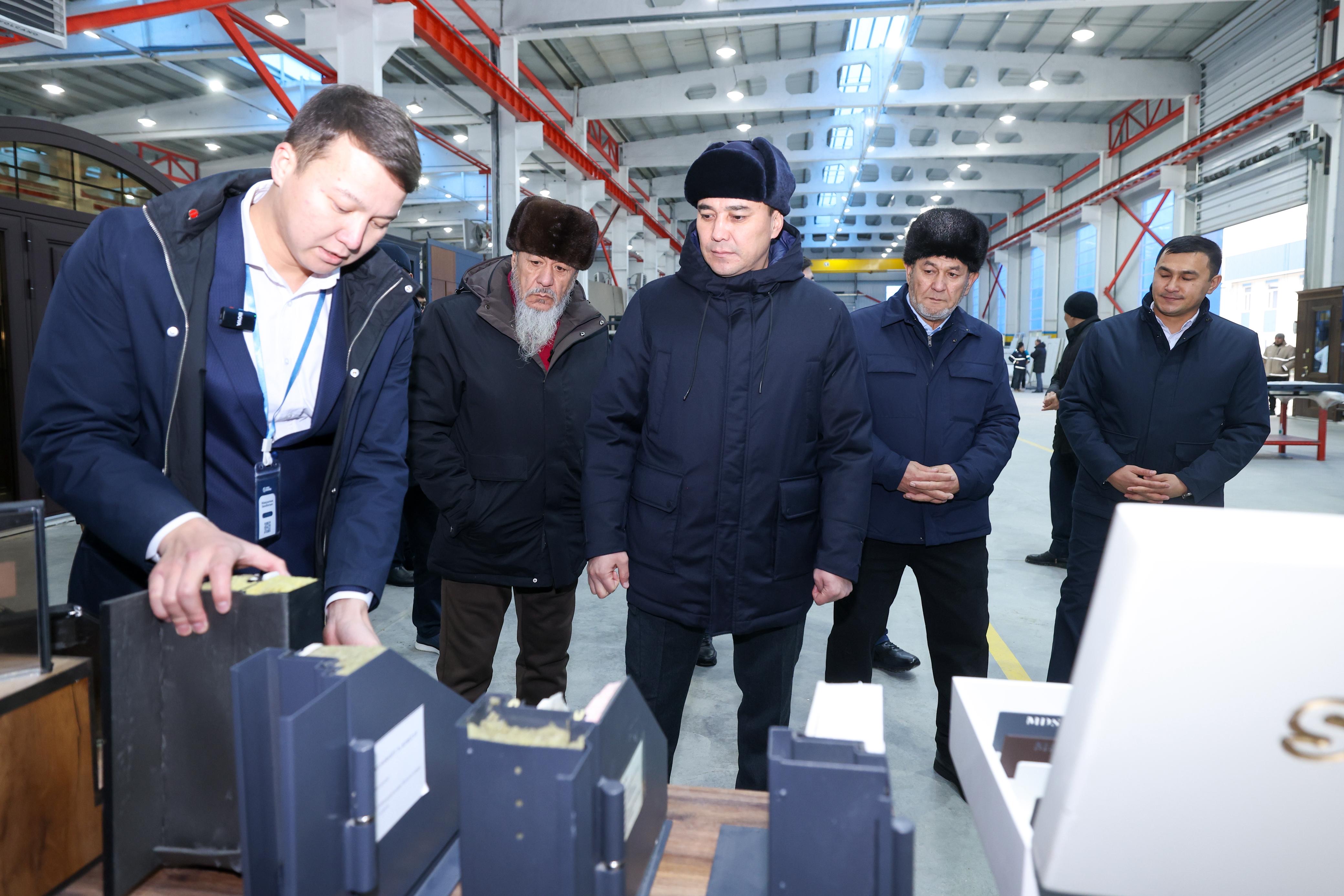 В Шымкенте открыли фабрику нетканых материалов и завод по выпуску металлических дверей