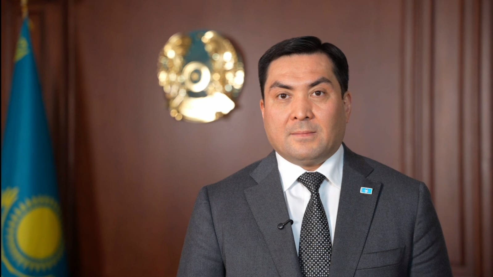 Поздравление министра энергетики РК Ерлана Аккенженова ко Дню энергетика