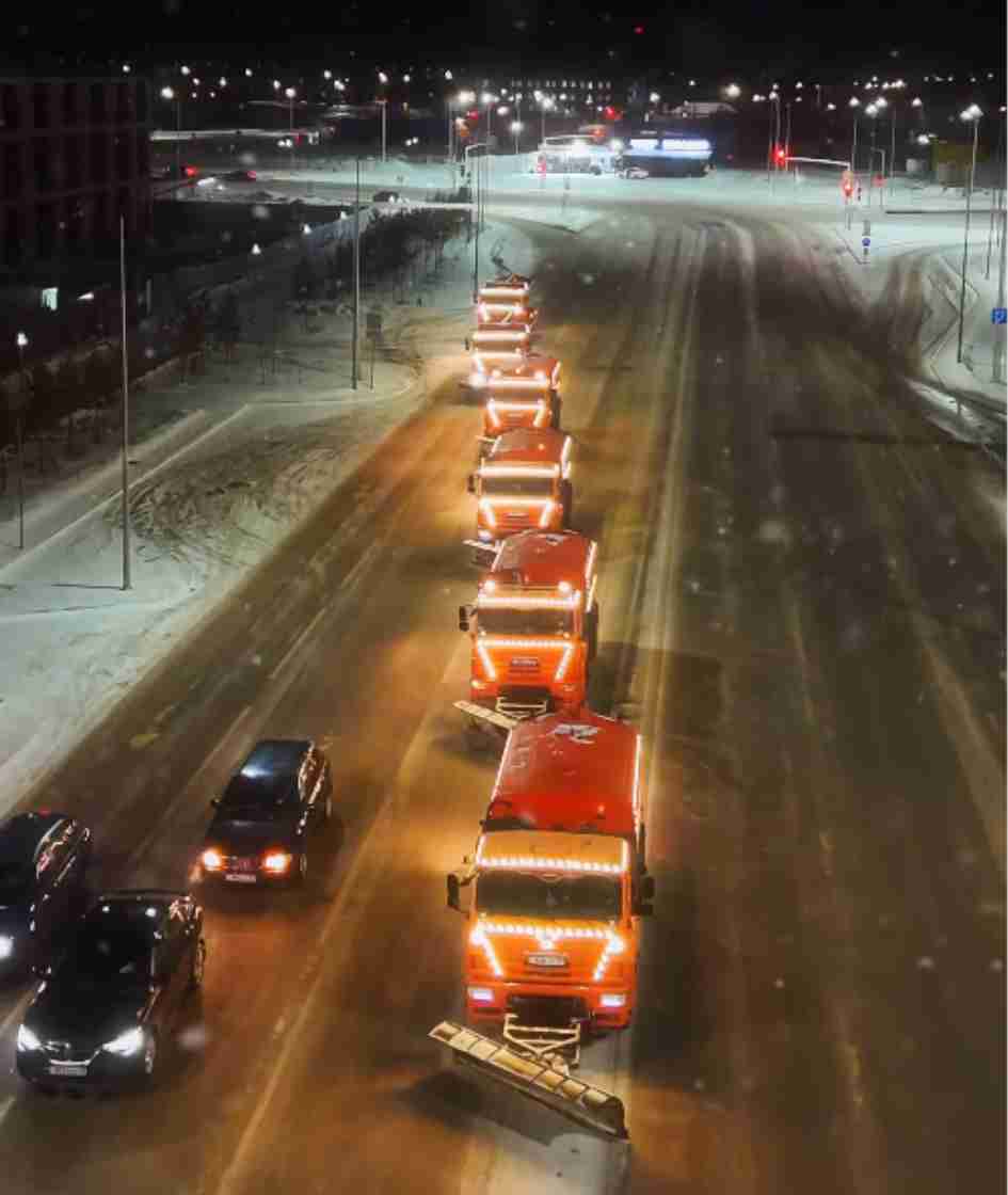 Праздничная колонна санитарной техники