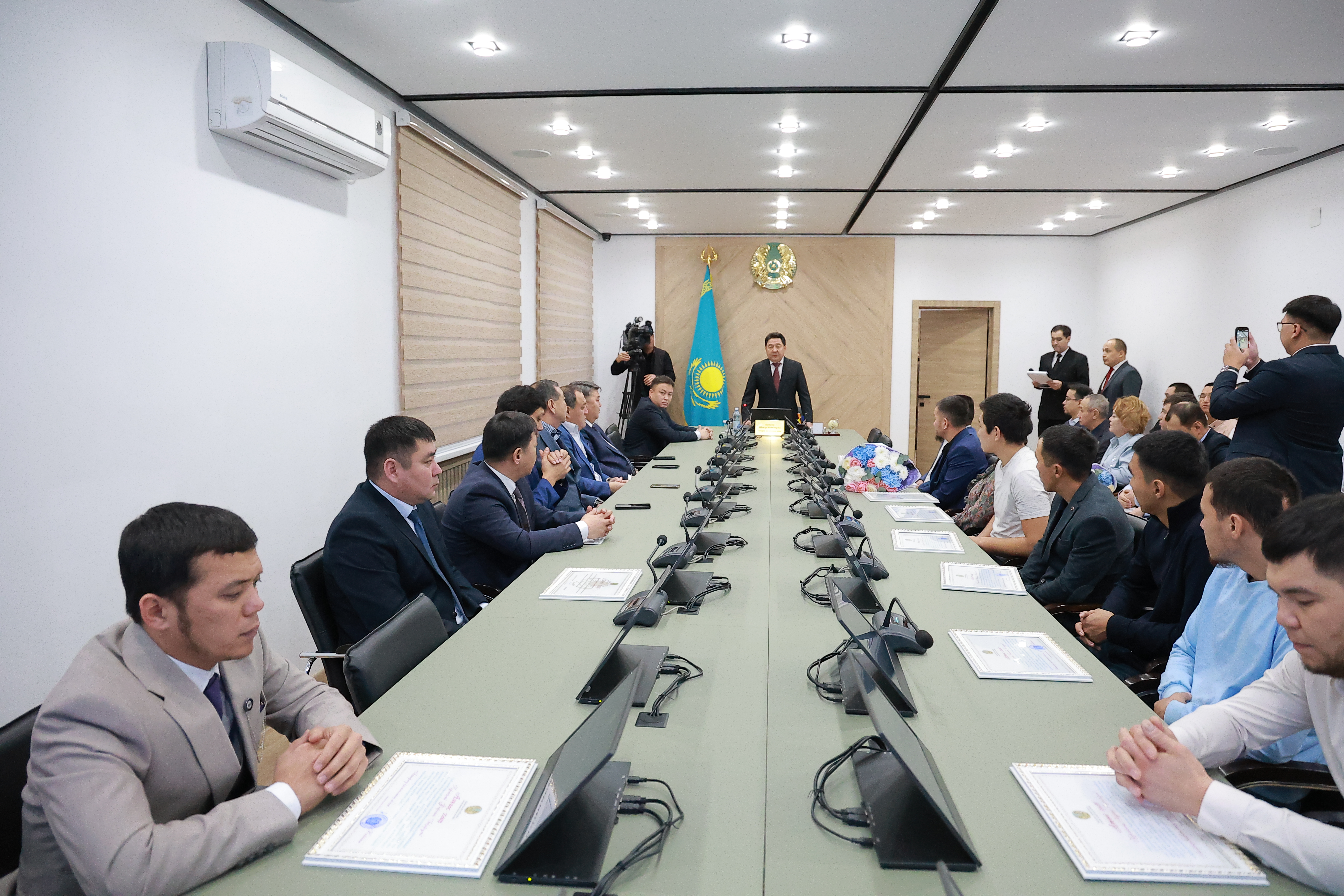 АТЫРАУДА ЭНЕРГЕТИКТЕР КҮНІНЕ ОРАЙ САЛА МАМАНДАРЫ МАРАПАТТАЛДЫ