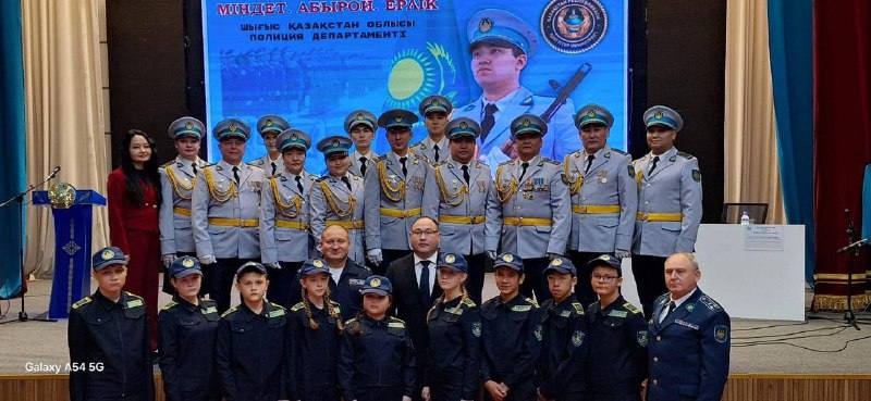 Полиция познакомила 300 школьников с их профессией в ВКО