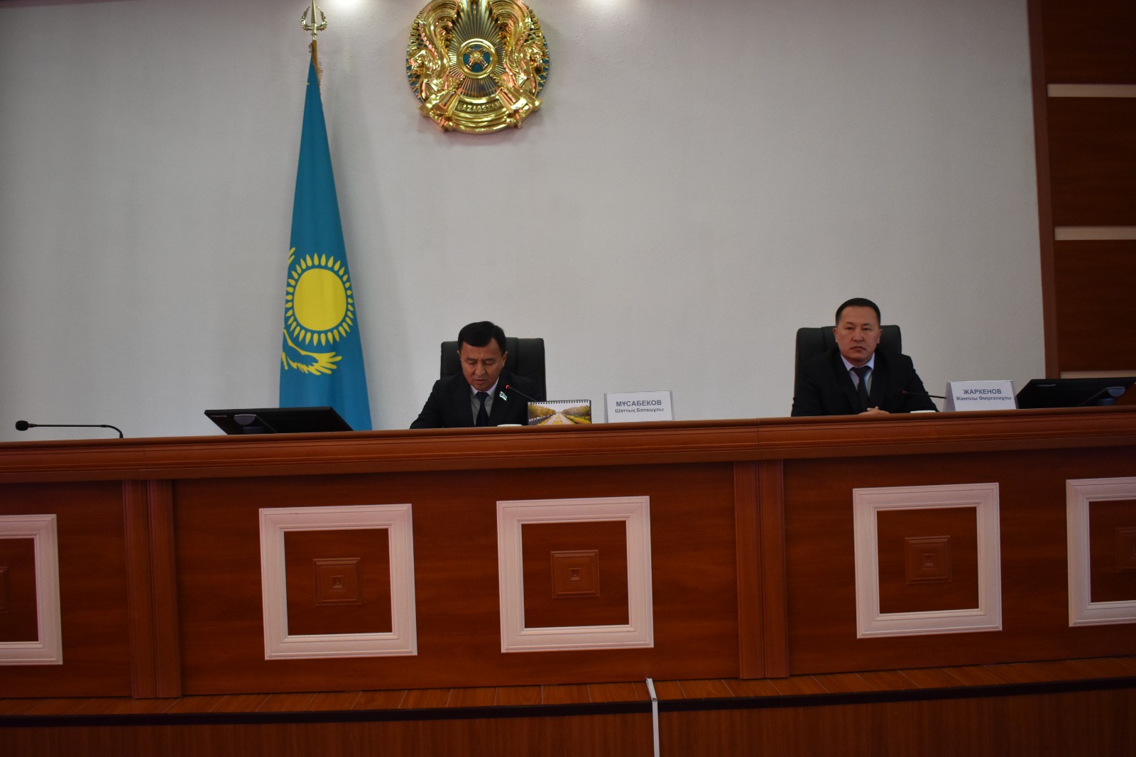 Сарысу аудандық мәслихатының кезектен тыс сессиясы өтті