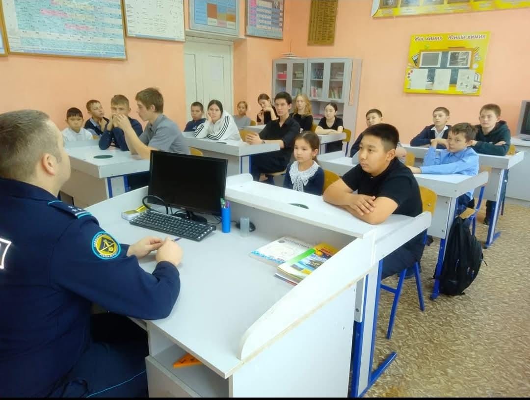 "Мен және Заң"тақырыбындағы тақырыптық әңгімелер мен сынып сағаттары
