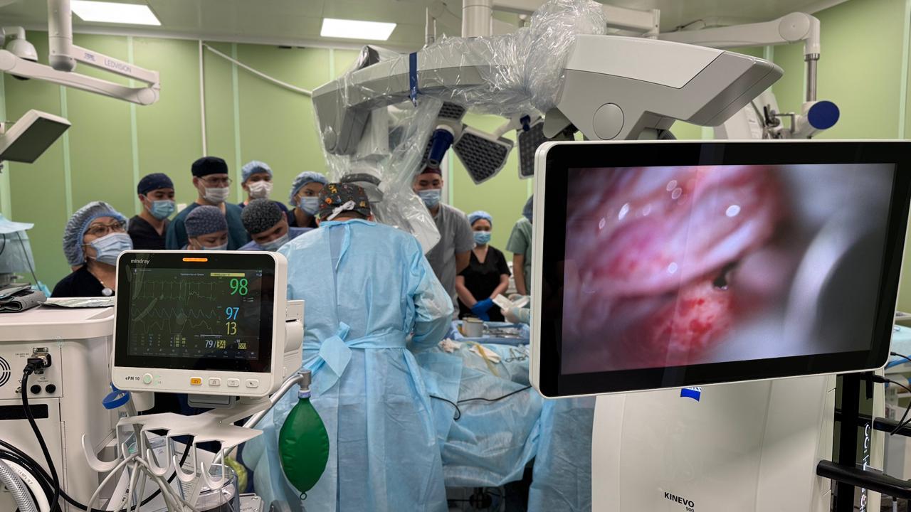 Қарағанды облысында алғаш рет балаға кохлеарлық имплантация жасалды