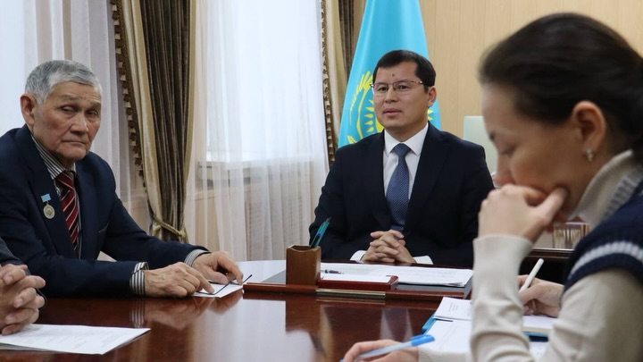 ЖАСТАР ІСТЕРІ ЖӨНІНДЕГІ КОМИССИЯ ОТЫРЫСЫ ӨТТІ