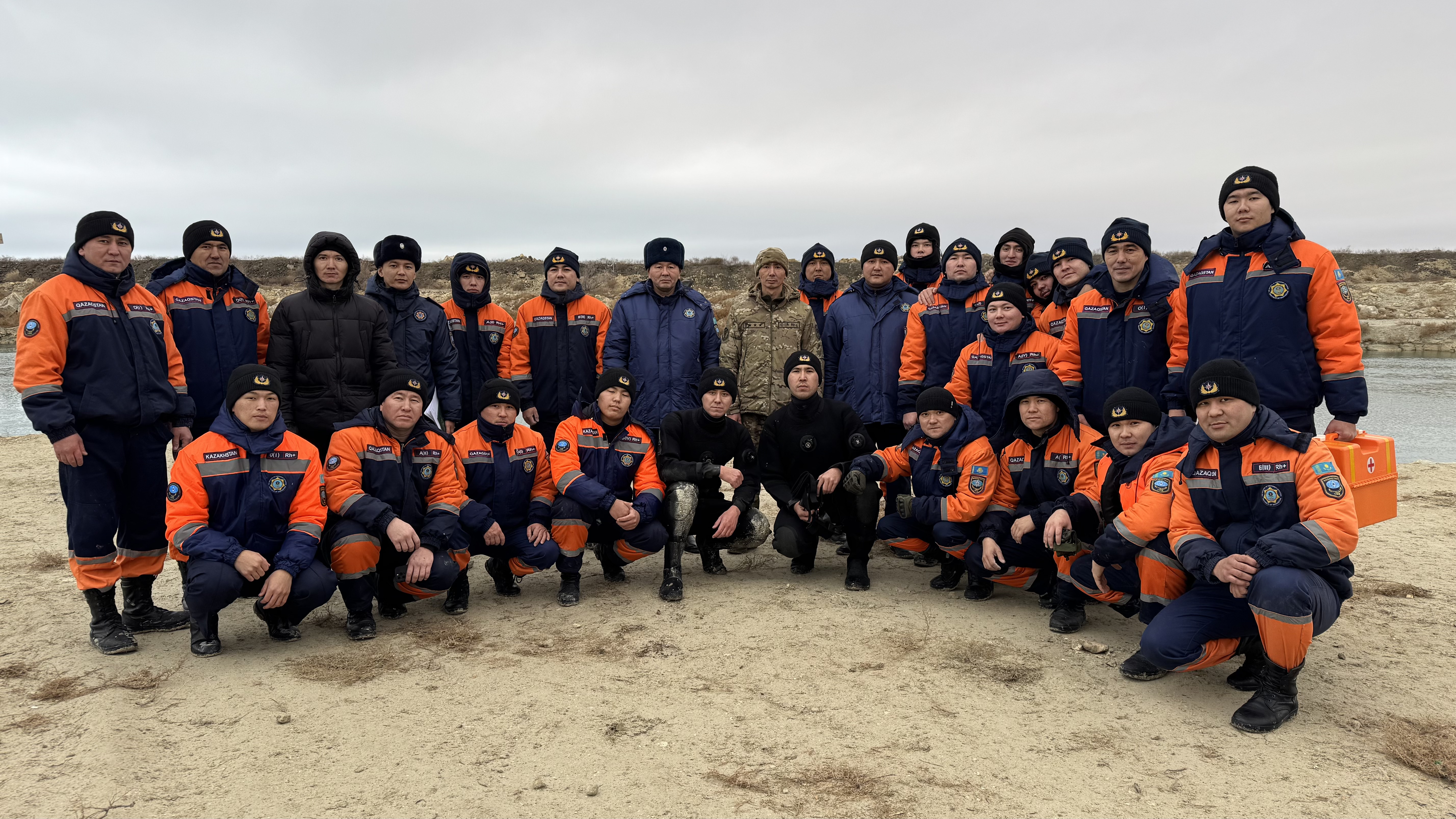 Готовность к ЧС на воде: спасатели отработали водолазные спуски