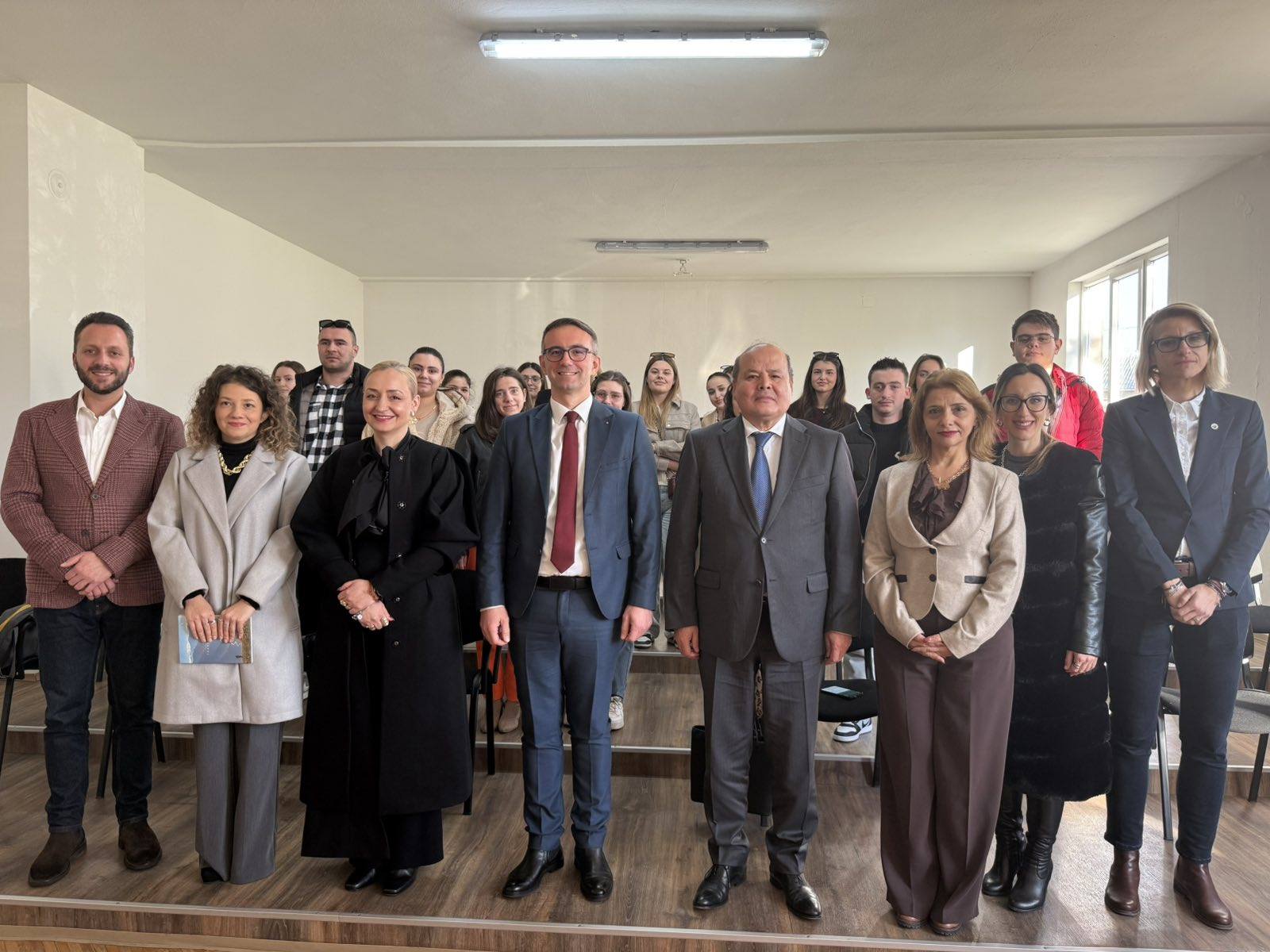 Қазақстан Елшісі Битоладағы студенттерге дәріс оқыды