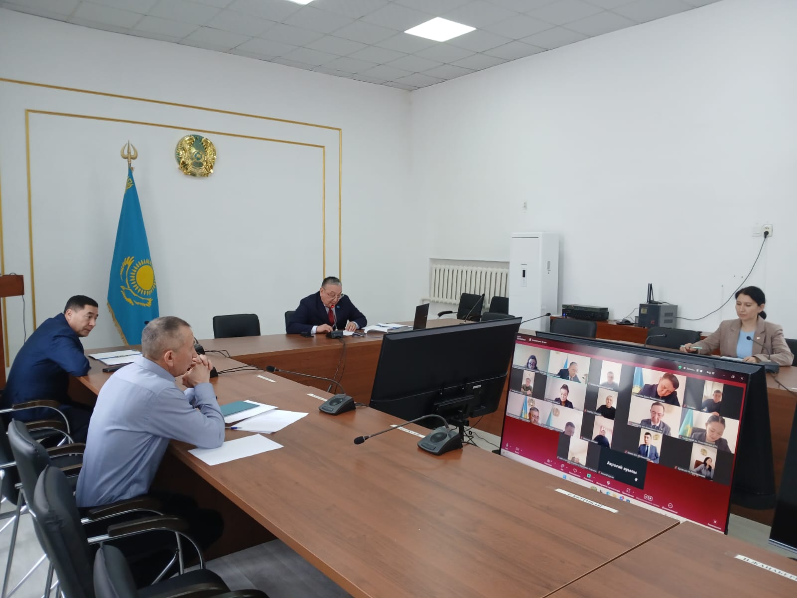 Ақтоғай аудандық мәслихатының кезектен тыс 44 сессиясы (zoom желісі арқылы) 2025 жылдың 23 желтоқсан күні сағат 10:00-де (Ә.Бөкейхан көшесі, 4, үлкен залда) өтті.