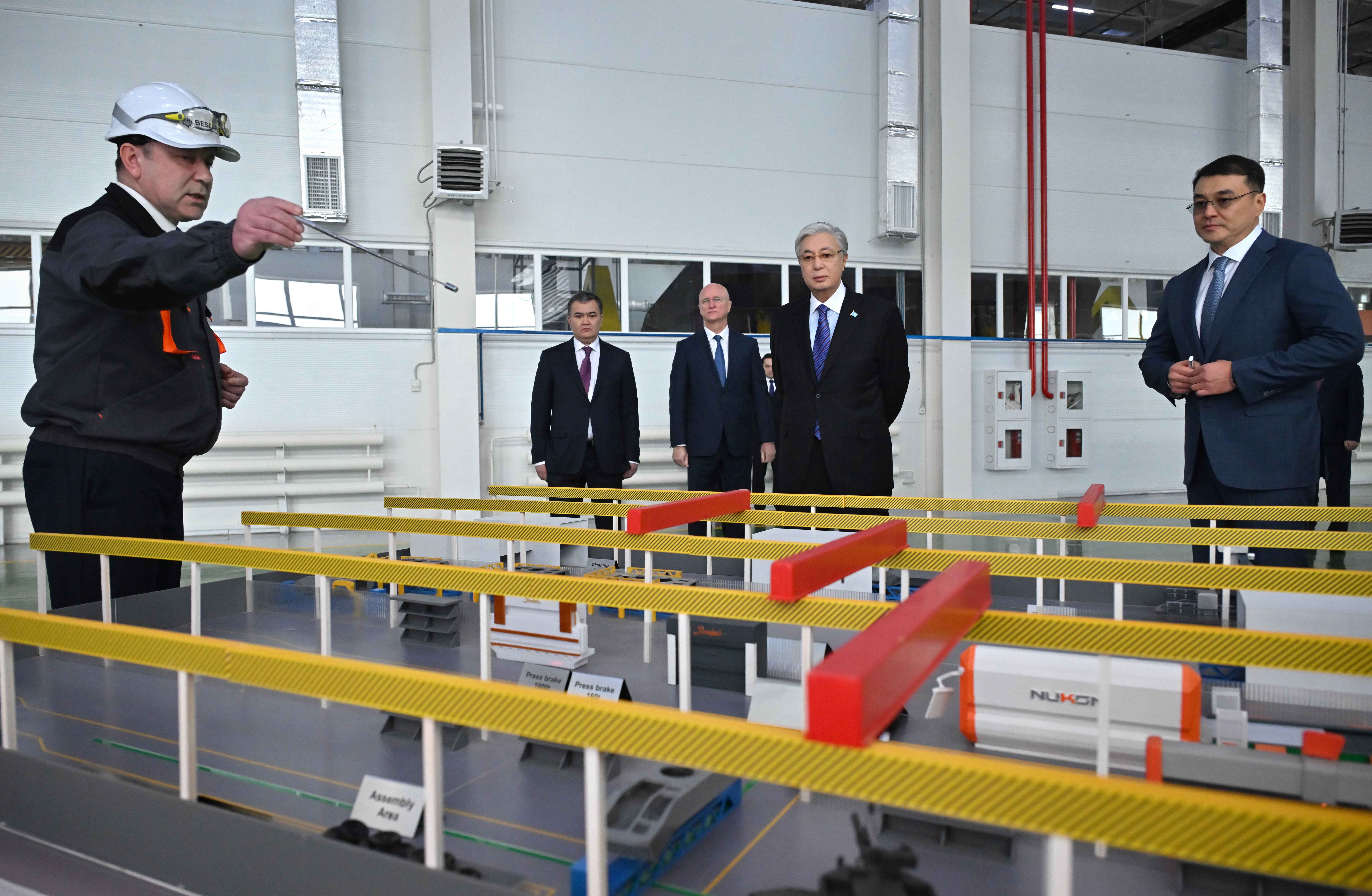 Президент Besqaru зауытымен танысты