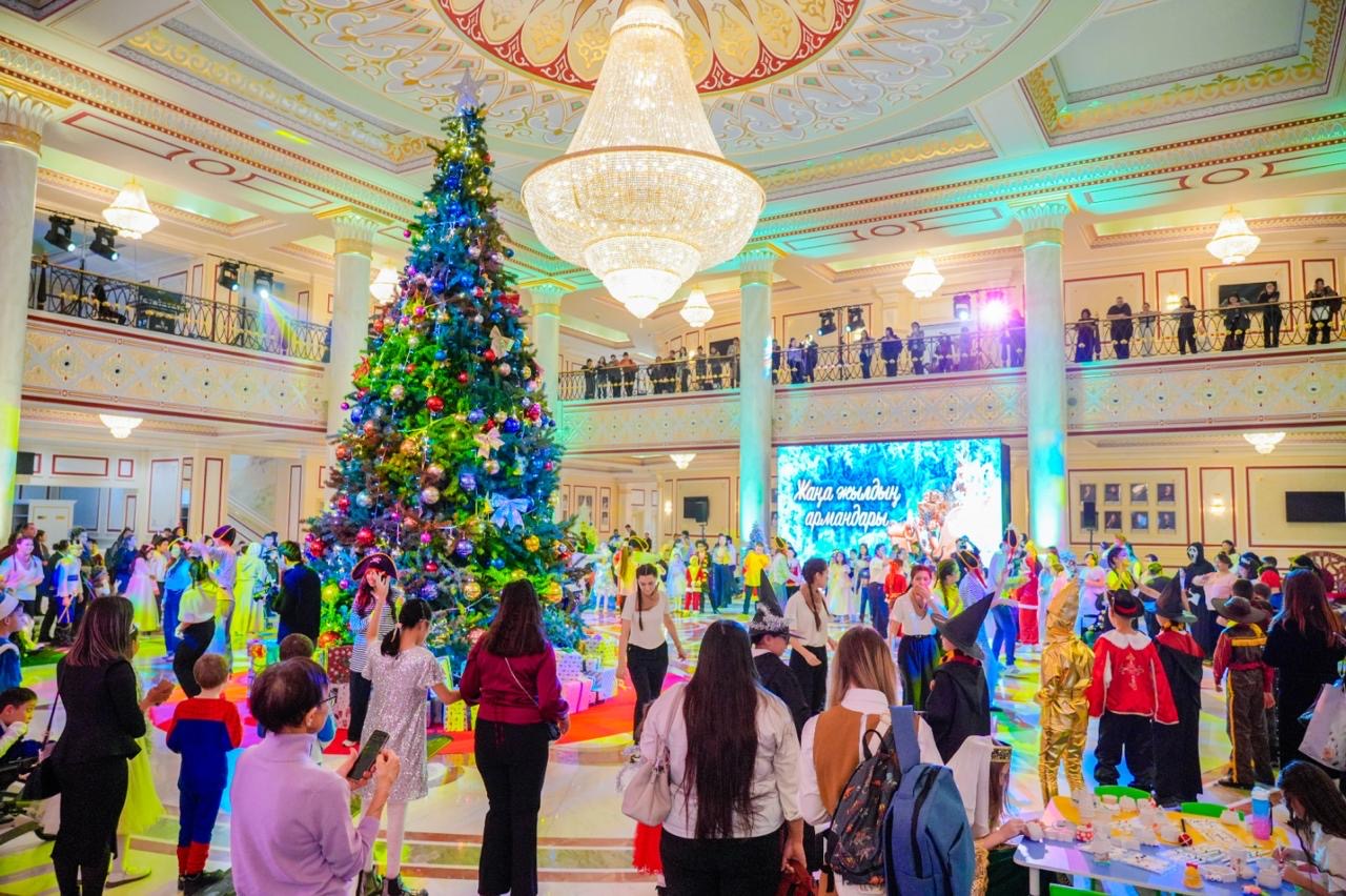 Президентская елка для малышей прошла в Астане