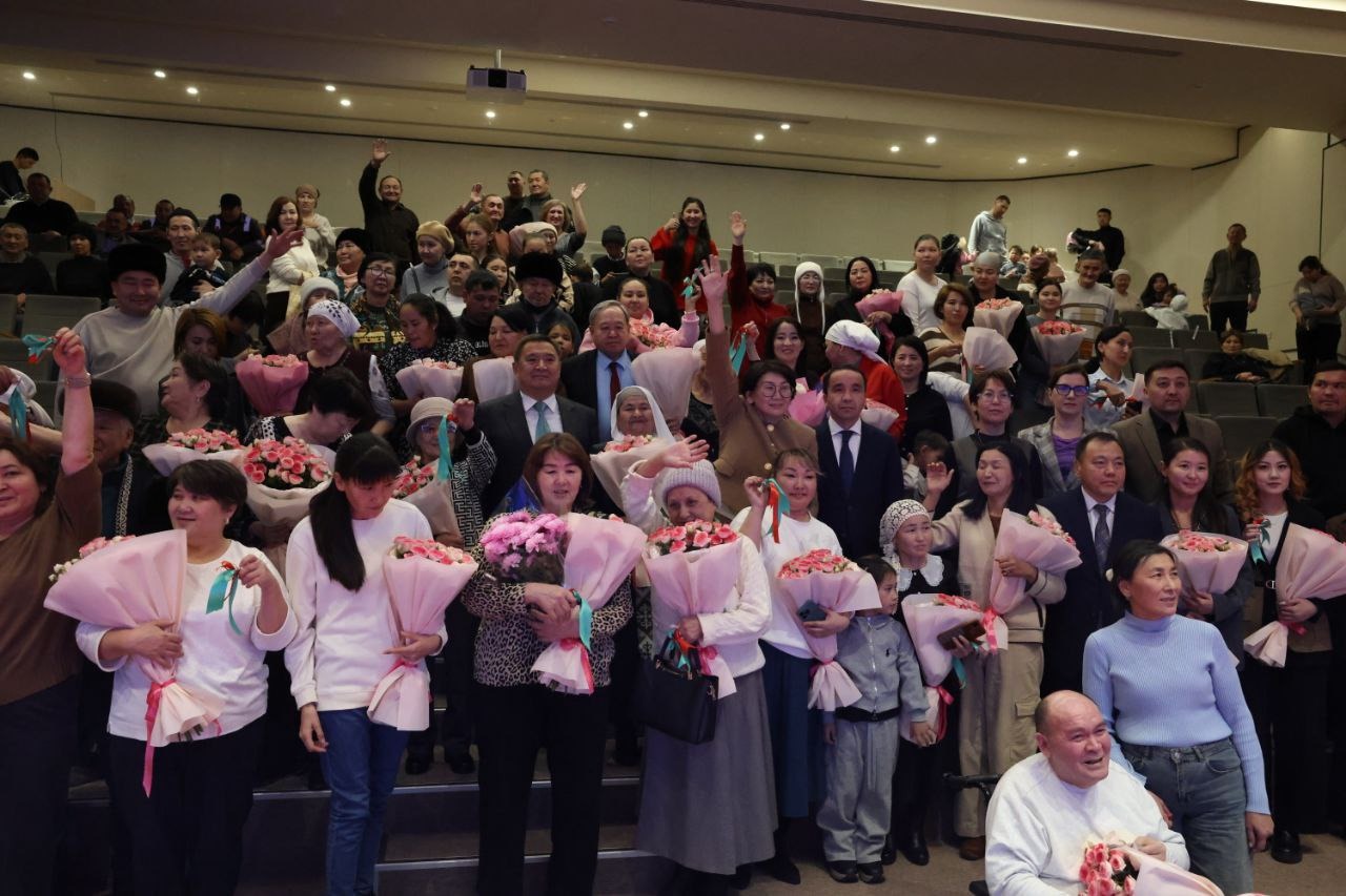 Жаңа жылда – жаңа пәтер: Қосшыдағы кезекте тұрғандарға кілттер табысталды